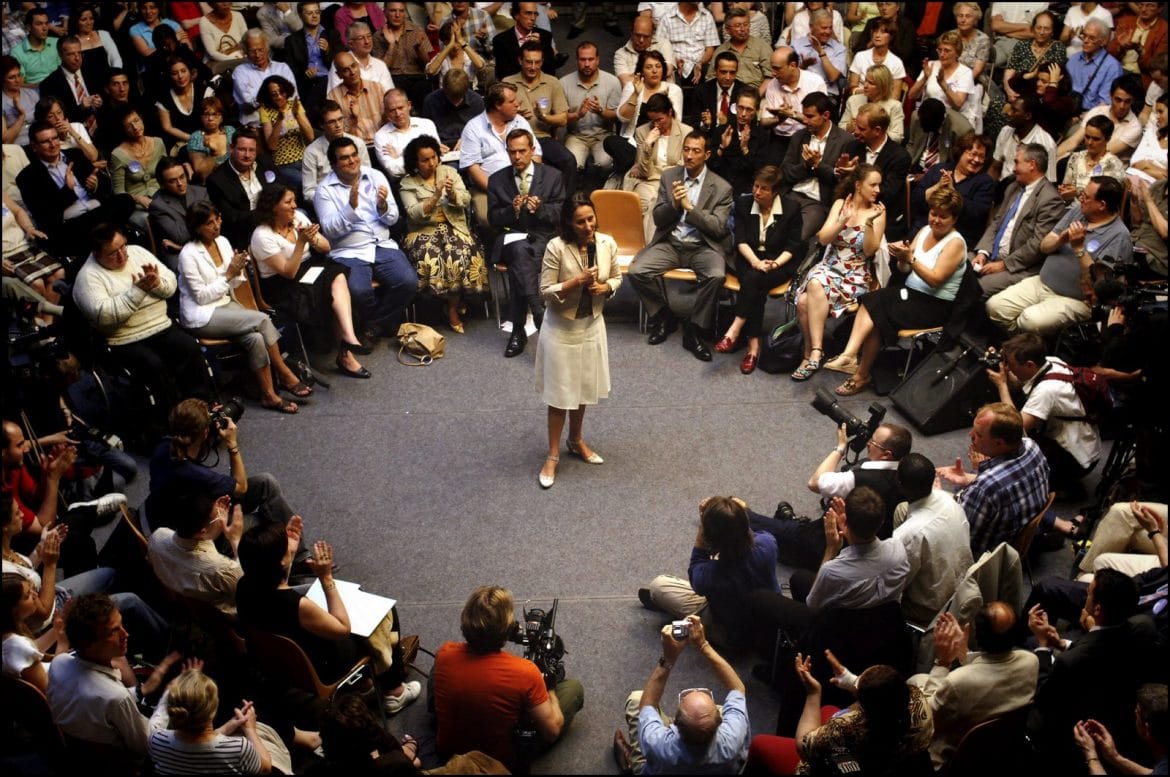 Qu’est-ce que la démocratie d’opinion? Définition et critiques